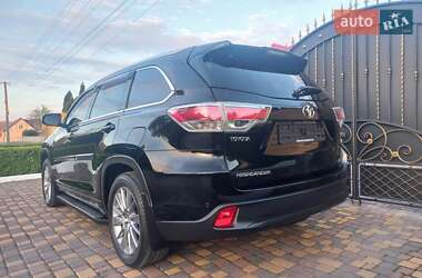 Позашляховик / Кросовер Toyota Highlander 2014 в 