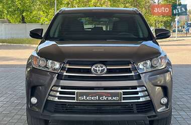 Внедорожник / Кроссовер Toyota Highlander 2019 в Николаеве