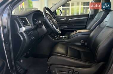 Позашляховик / Кросовер Toyota Highlander 2019 в 