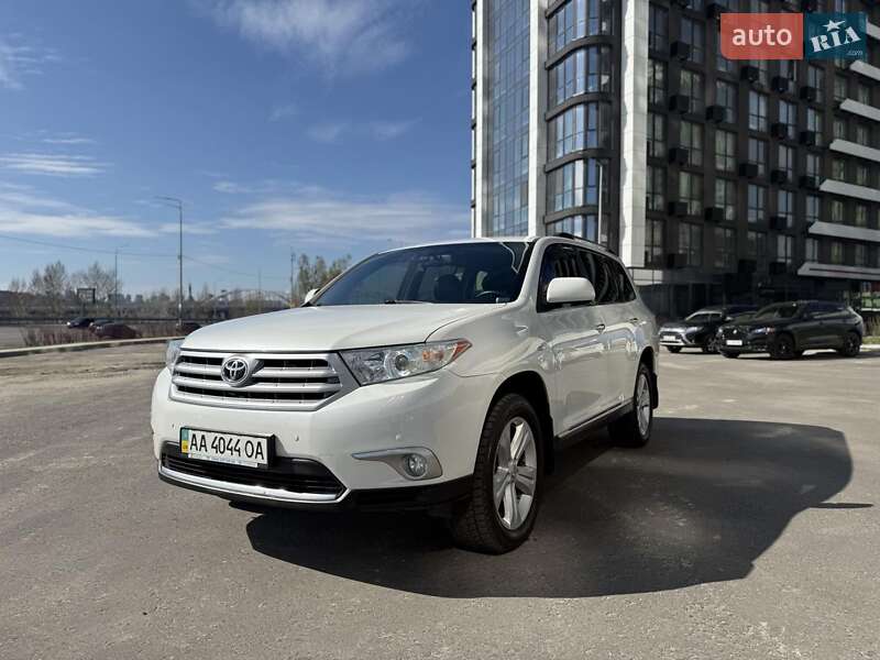 Позашляховик / Кросовер Toyota Highlander 2013 в 