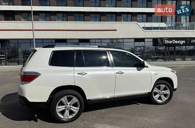 Позашляховик / Кросовер Toyota Highlander 2013 в 
