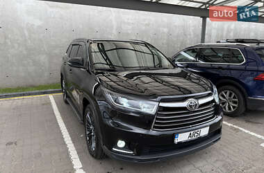 Позашляховик / Кросовер Toyota Highlander 2014 в 