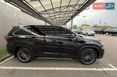 Позашляховик / Кросовер Toyota Highlander 2014 в 