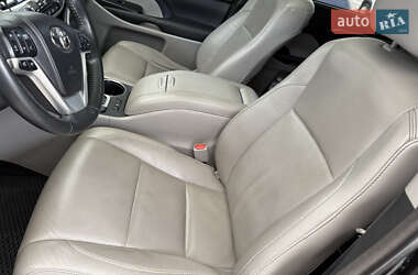 Позашляховик / Кросовер Toyota Highlander 2014 в 