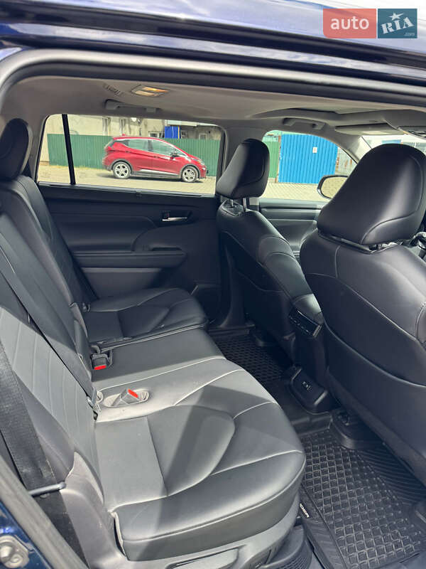 Позашляховик / Кросовер Toyota Highlander 2021 в Сокалі