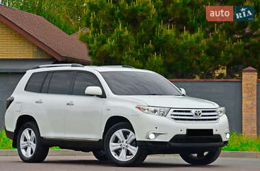 Позашляховик / Кросовер Toyota Highlander 2013 в 