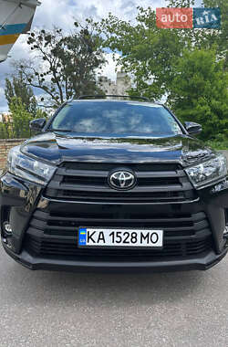 Внедорожник / Кроссовер Toyota Highlander 2019 в Киеве