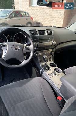 Позашляховик / Кросовер Toyota Highlander 2012 в 