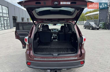Позашляховик / Кросовер Toyota Highlander 2015 в 