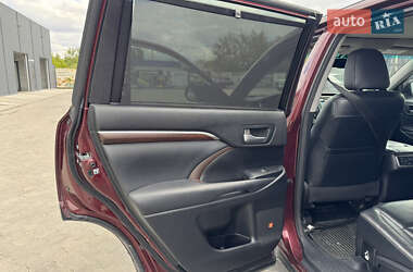 Позашляховик / Кросовер Toyota Highlander 2015 в 