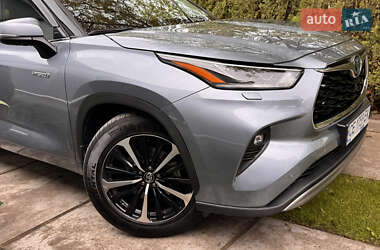 Позашляховик / Кросовер Toyota Highlander 2021 в 