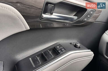 Позашляховик / Кросовер Toyota Highlander 2021 в 