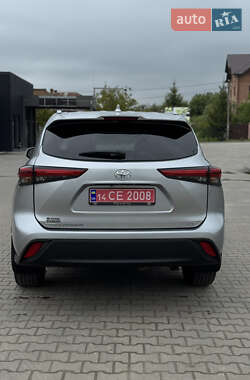 Внедорожник / Кроссовер Toyota Highlander 2023 в 