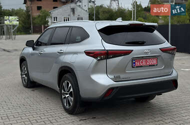 Внедорожник / Кроссовер Toyota Highlander 2023 в 