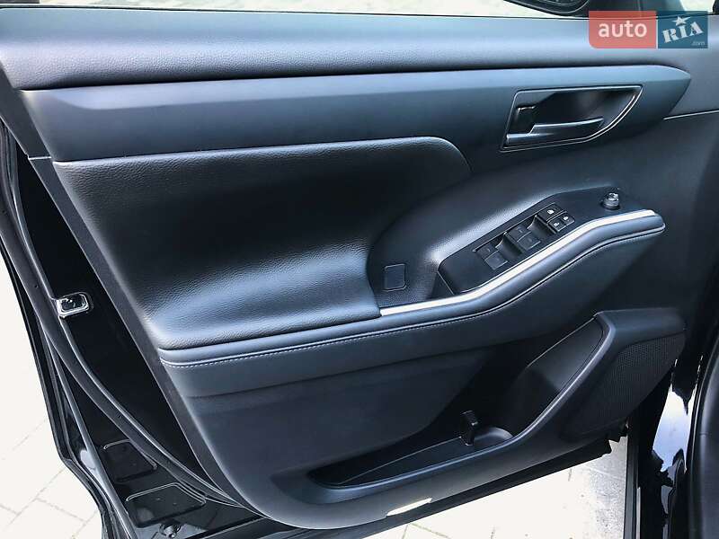 Позашляховик / Кросовер Toyota Highlander 2023 в Луцьку