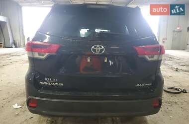 Позашляховик / Кросовер Toyota Highlander 2019 в 