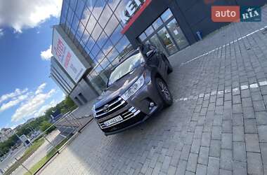 Позашляховик / Кросовер Toyota Highlander 2018 в Харкові