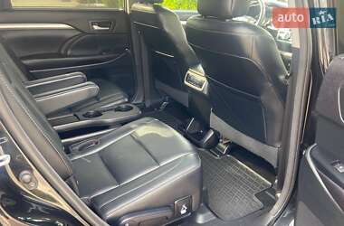 Внедорожник / Кроссовер Toyota Highlander 2016 в 