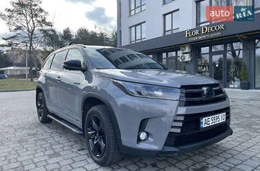Внедорожник / Кроссовер Toyota Highlander 2017 в Львове