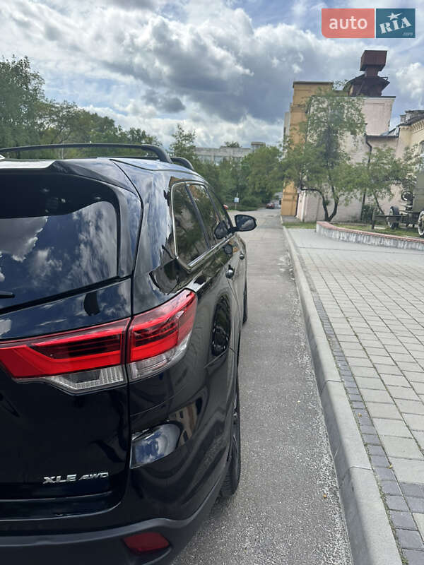 Позашляховик / Кросовер Toyota Highlander 2019 в Києві