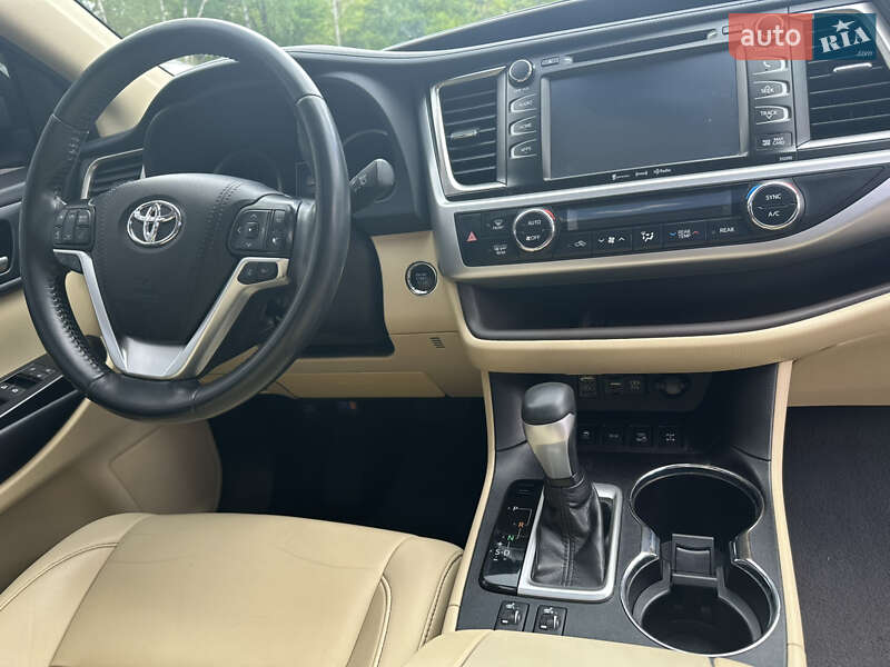 Позашляховик / Кросовер Toyota Highlander 2019 в Києві