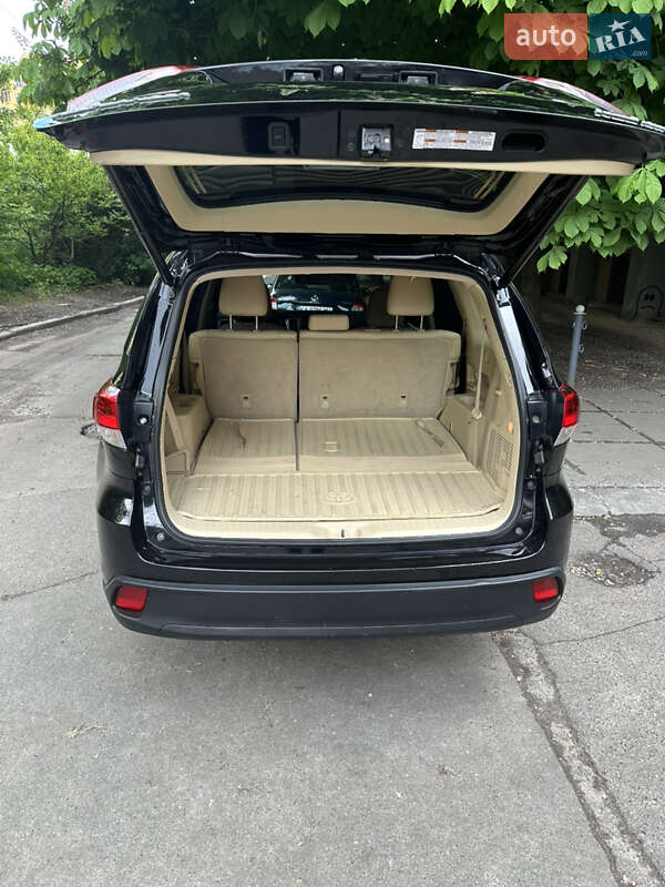 Позашляховик / Кросовер Toyota Highlander 2019 в Києві