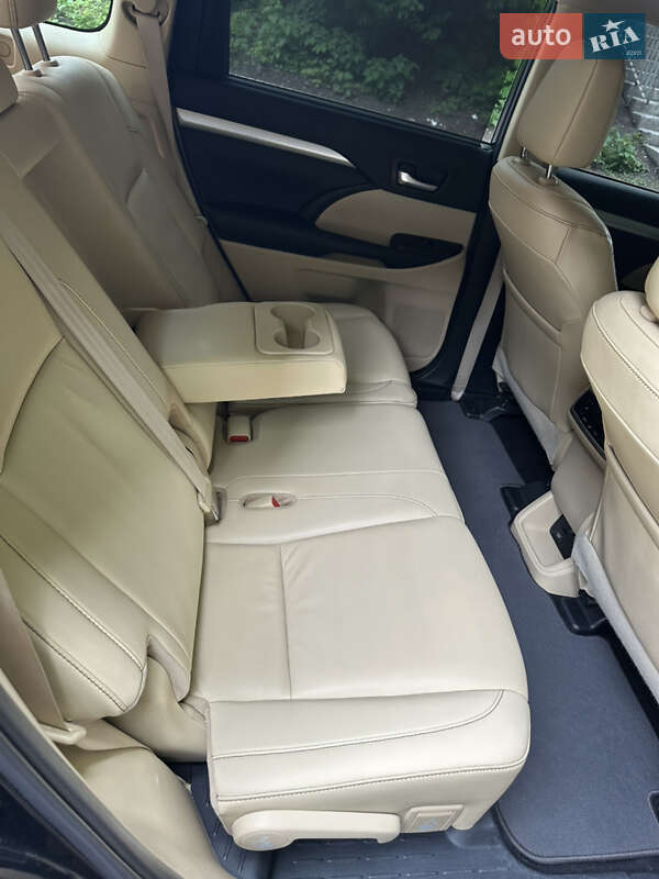 Позашляховик / Кросовер Toyota Highlander 2019 в Києві