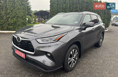 Позашляховик / Кросовер Toyota Highlander 2022 в 
