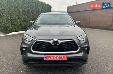 Позашляховик / Кросовер Toyota Highlander 2022 в 