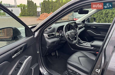 Позашляховик / Кросовер Toyota Highlander 2022 в 