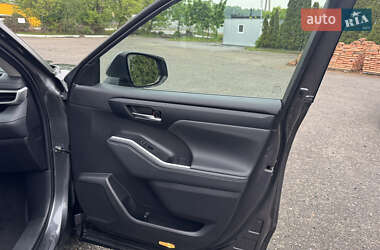 Позашляховик / Кросовер Toyota Highlander 2022 в 