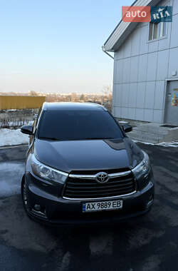 Позашляховик / Кросовер Toyota Highlander 2016 в 
