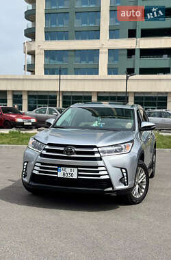 Позашляховик / Кросовер Toyota Highlander 2018 в Дніпрі