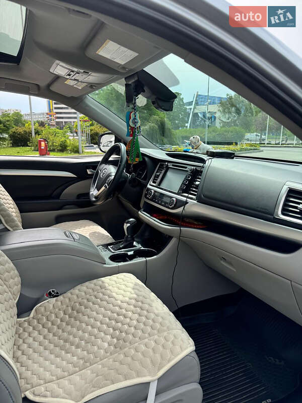 Позашляховик / Кросовер Toyota Highlander 2018 в Дніпрі фото 21 Позашляховик / Кросовер Toyota Highlander 2018 в Дніпрі