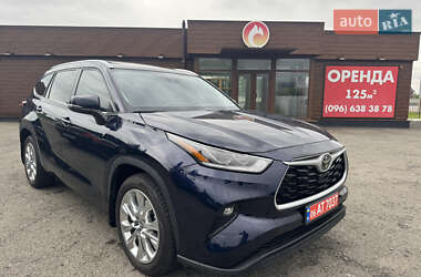 Внедорожник / Кроссовер Toyota Highlander 2022 в 