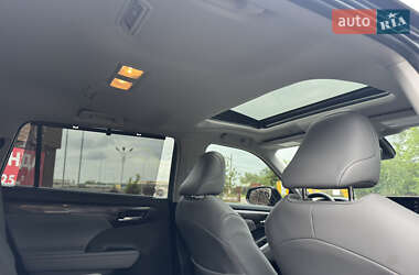 Внедорожник / Кроссовер Toyota Highlander 2022 в 