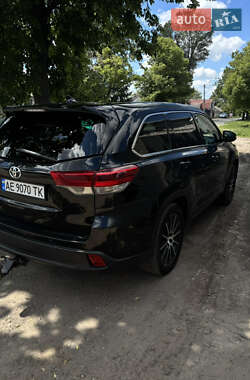 Внедорожник / Кроссовер Toyota Highlander 2016 в 