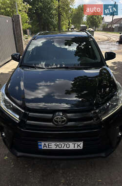 Внедорожник / Кроссовер Toyota Highlander 2016 в 