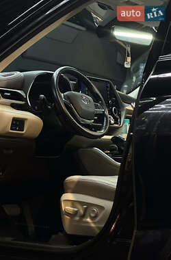Внедорожник / Кроссовер Toyota Highlander 2020 в 