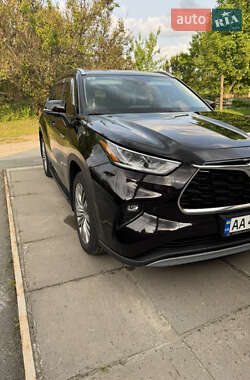 Внедорожник / Кроссовер Toyota Highlander 2021 в 