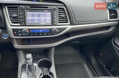 Внедорожник / Кроссовер Toyota Highlander 2017 в 