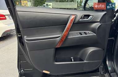 Внедорожник / Кроссовер Toyota Highlander 2011 в 