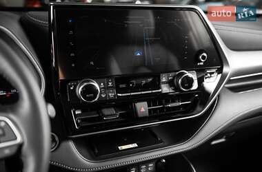 Внедорожник / Кроссовер Toyota Highlander 2024 в 