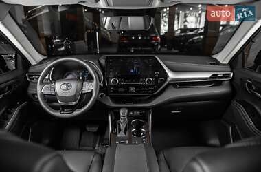 Внедорожник / Кроссовер Toyota Highlander 2024 в 