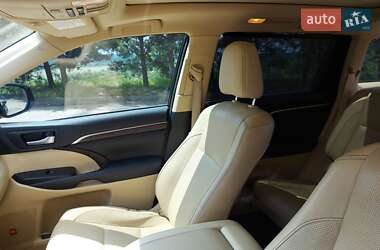 Внедорожник / Кроссовер Toyota Highlander 2014 в 