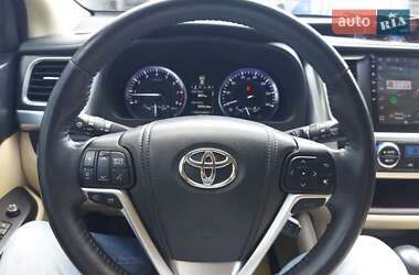 Внедорожник / Кроссовер Toyota Highlander 2014 в 