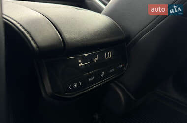 Позашляховик / Кросовер Toyota Highlander 2023 в 