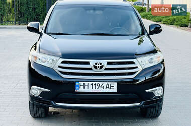 Позашляховик / Кросовер Toyota Highlander 2012 в 