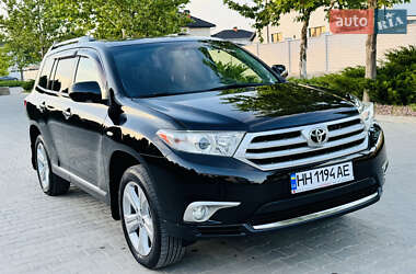Позашляховик / Кросовер Toyota Highlander 2012 в 
