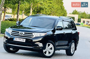 Позашляховик / Кросовер Toyota Highlander 2012 в 
